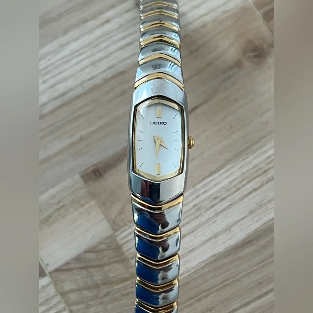 Seiko Rare Vintage Ladies Watch Curved Crystal White Dial Two-Tone Bracelet